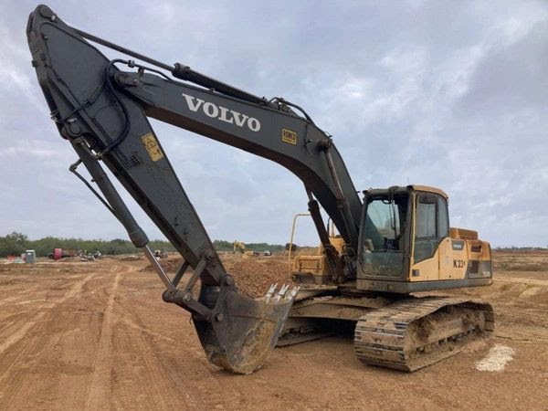 2013 Volvo 250D Excavator