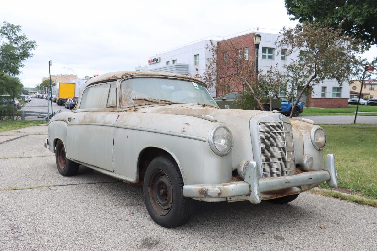 Barn-Find 1958 Mercedes-Benz 220S Ponton Coupe Project