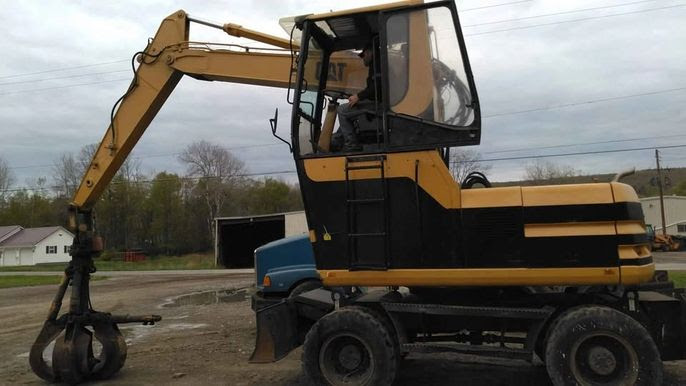 1999 CAT M315 Material Handler, Needs Repair!