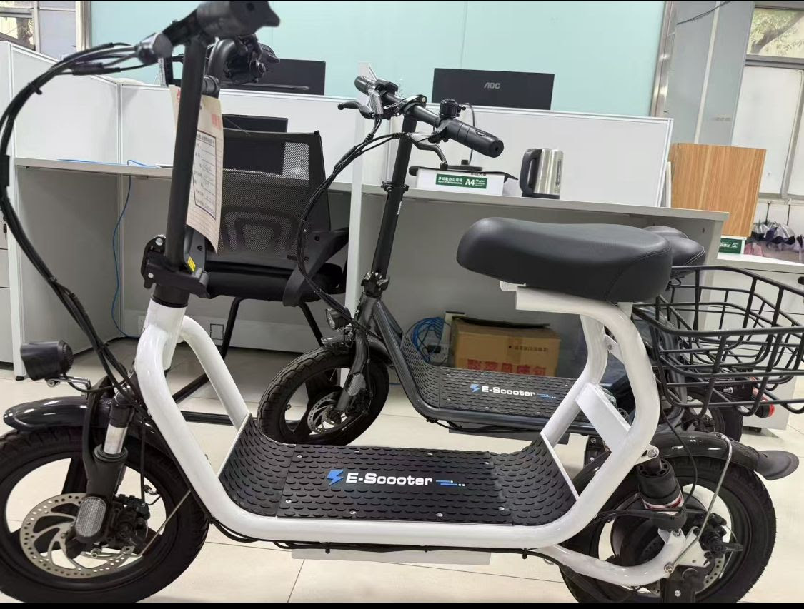 Electric Bike with Seat. 1440 Units.