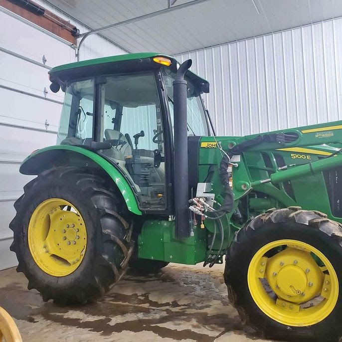 2018 John Deere 5100E 4x4 Tractor Loader