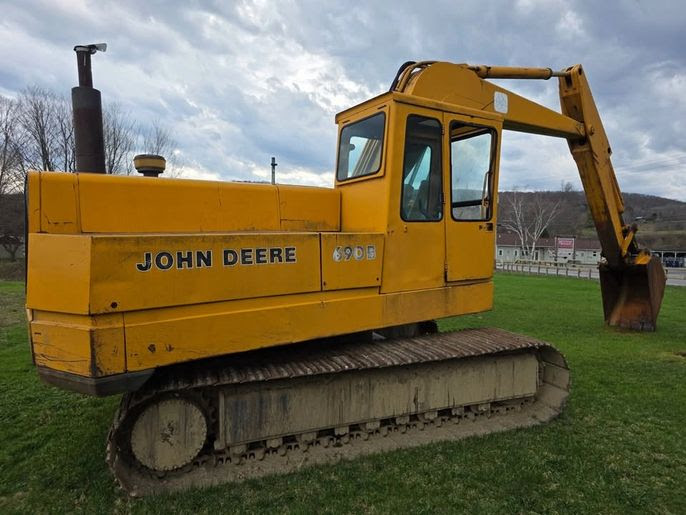 1982 John Deere 690B Excavator