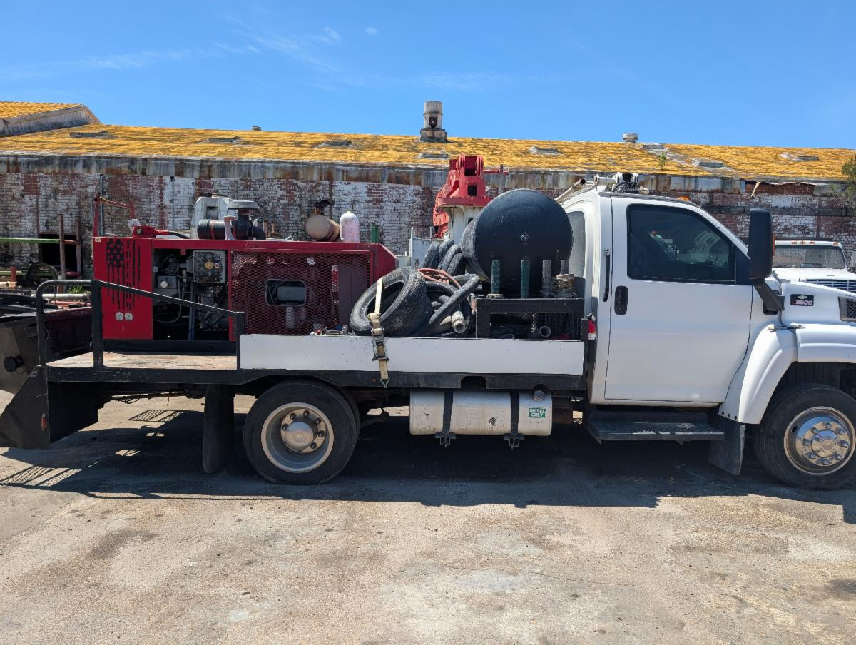 2007 Chevy Kodiak 5500 with Reed B50 Line Pump