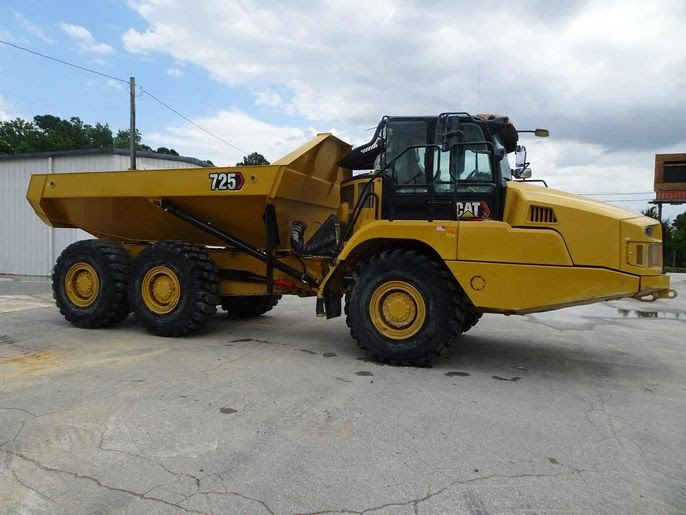Nice! 2023 CAT 725 Haul Truck