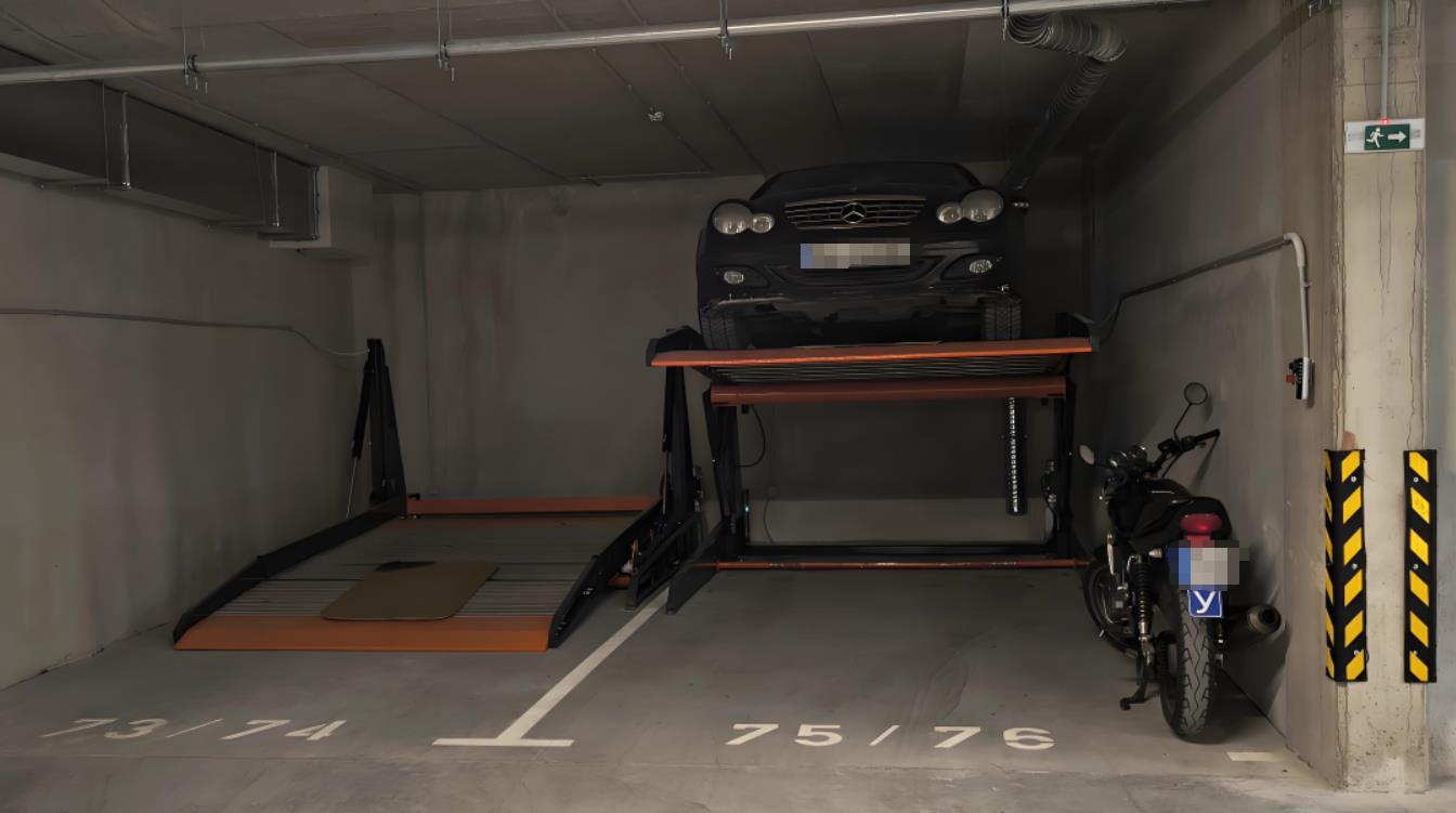ADIs solution is to double the parking spaces in the garage with an only clear ceiling height 2900mm- 3200mm.